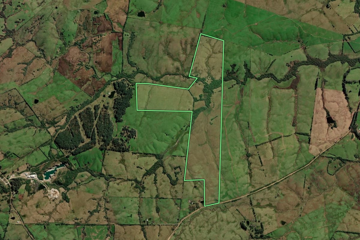 Imagem de satélite do imóvel rural em Arroio Grande (RS), com o contorno declarado no CAR desenhado por cima.