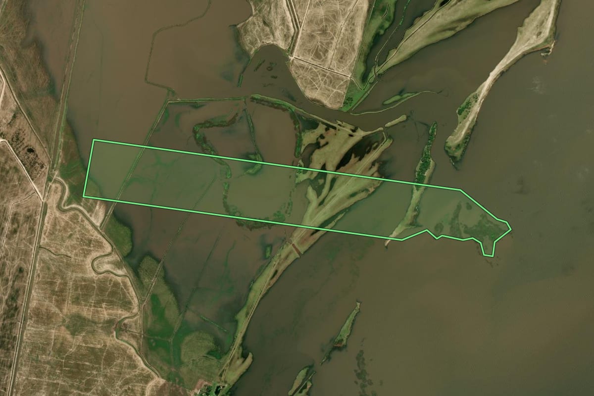 Imagem de satélite do imóvel rural em Arroio Grande (RS), com o contorno declarado no CAR desenhado por cima.