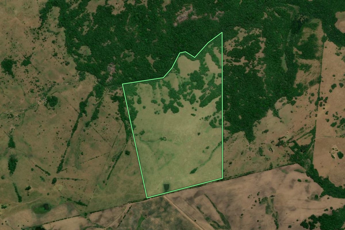 Imagem de satélite do imóvel rural em Arroio Grande (RS), com o contorno declarado no CAR desenhado por cima.