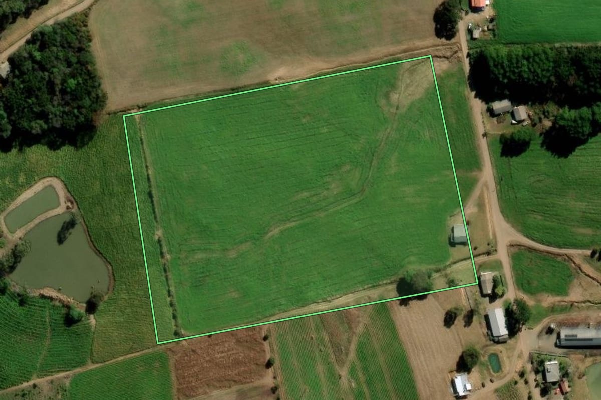 Imagem de satélite do imóvel rural em Arvorezinha (RS), com o contorno declarado no CAR desenhado por cima.