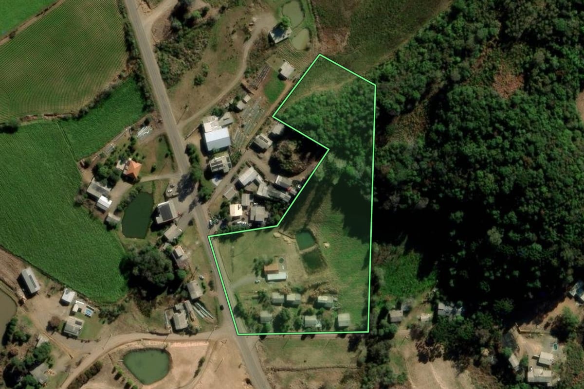 Imagem de satélite do imóvel rural em Arvorezinha (RS), com o contorno declarado no CAR desenhado por cima.