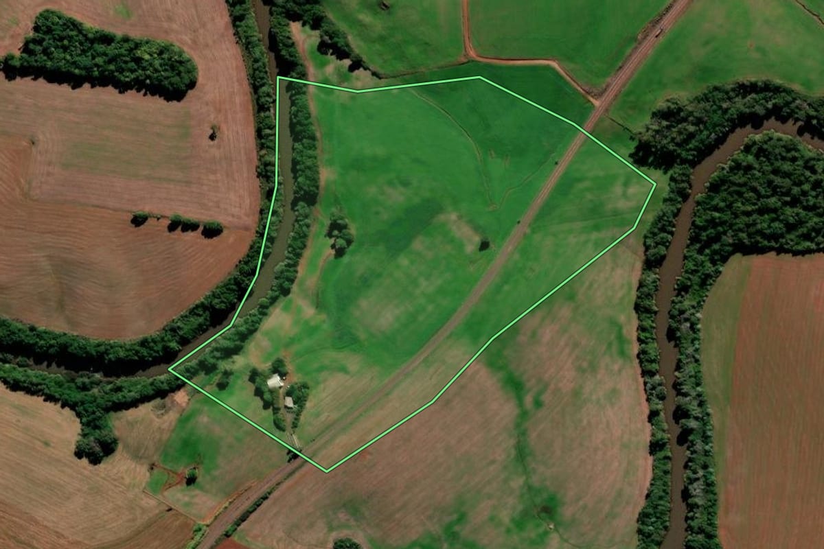 Imagem de satélite do imóvel rural em Augusto Pestana (RS), com o contorno declarado no CAR desenhado por cima.