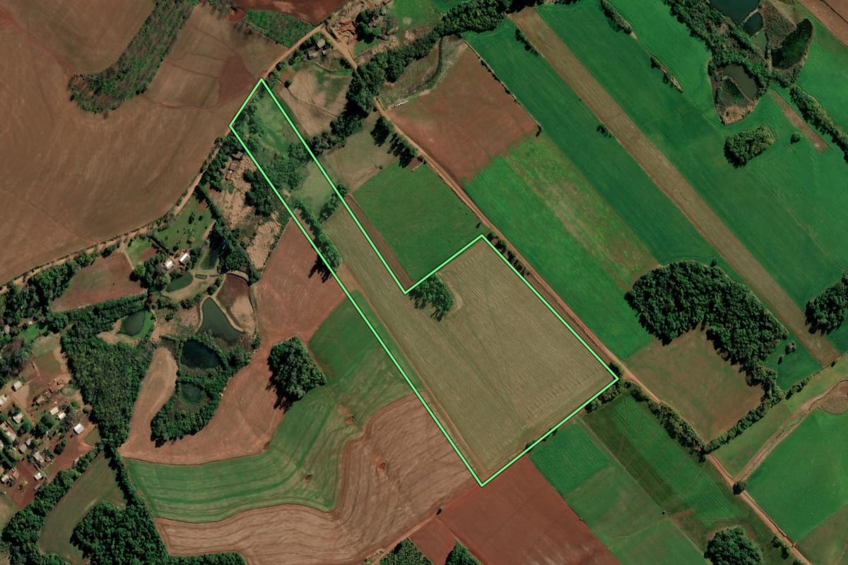 Imagem de satélite do imóvel rural em Augusto Pestana (RS), com o contorno declarado no CAR desenhado por cima.