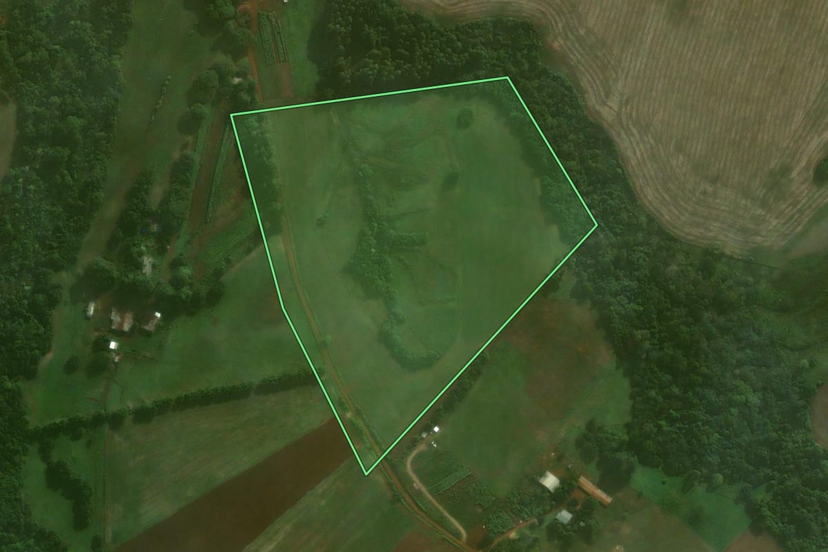 Imagem de satélite do imóvel rural em Augusto Pestana (RS), com o contorno declarado no CAR desenhado por cima.