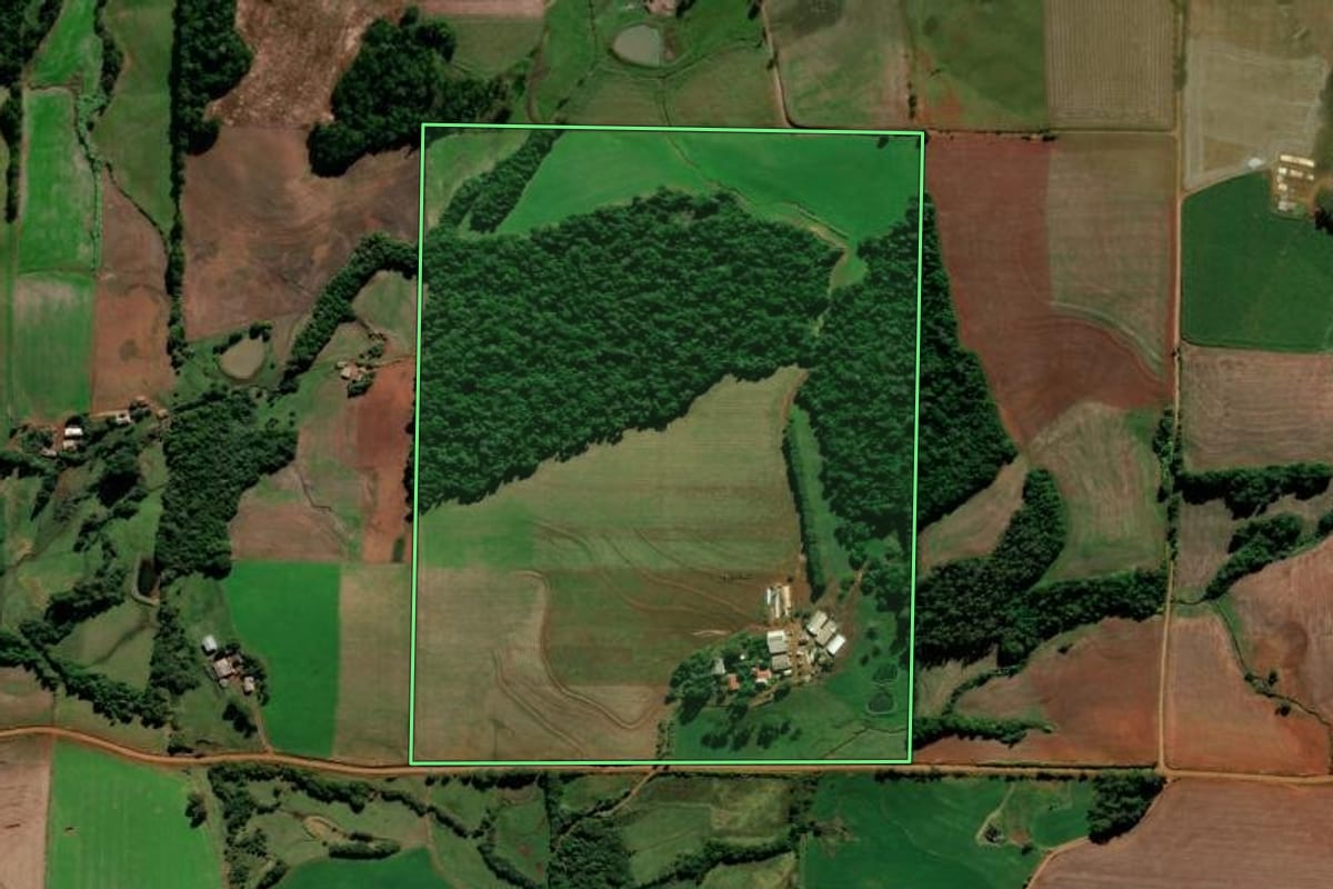 Imagem de satélite do imóvel rural em Augusto Pestana (RS), com o contorno declarado no CAR desenhado por cima.