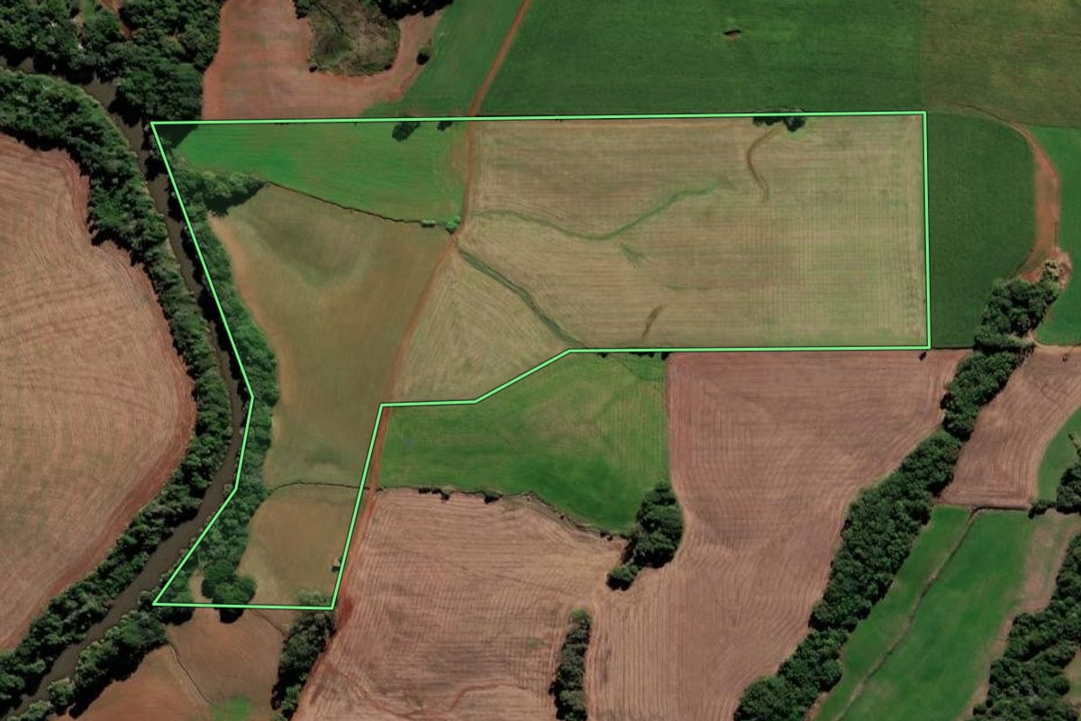 Imagem de satélite do imóvel rural em Augusto Pestana (RS), com o contorno declarado no CAR desenhado por cima.
