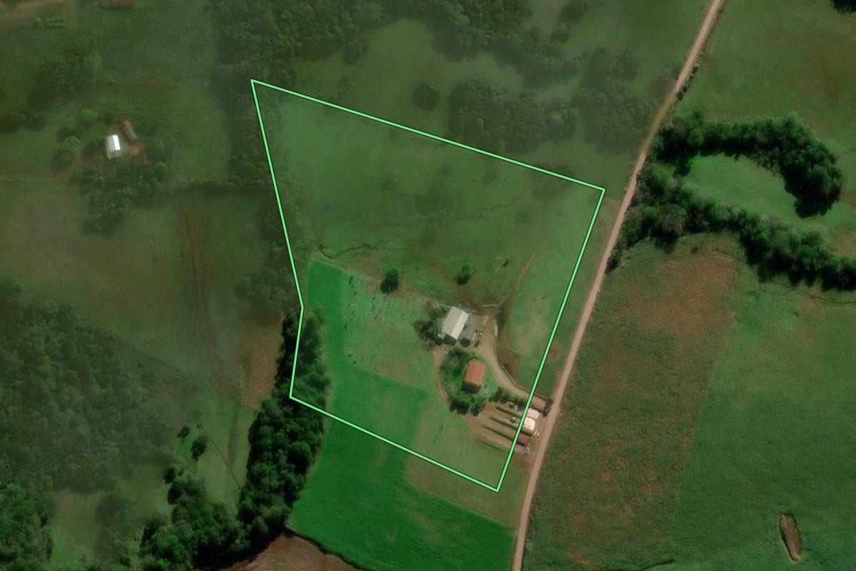 Imagem de satélite do imóvel rural em Augusto Pestana (RS), com o contorno declarado no CAR desenhado por cima.