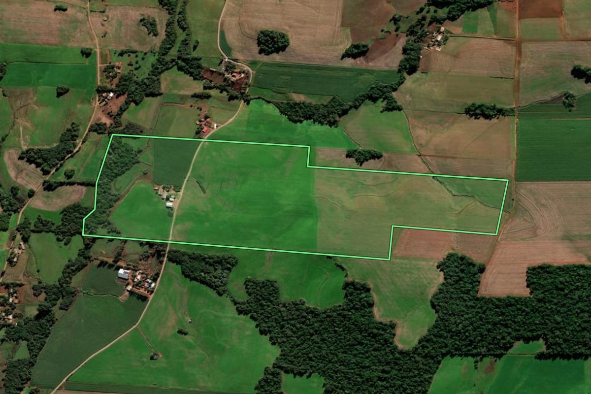 Imagem de satélite do imóvel rural em Augusto Pestana (RS), com o contorno declarado no CAR desenhado por cima.