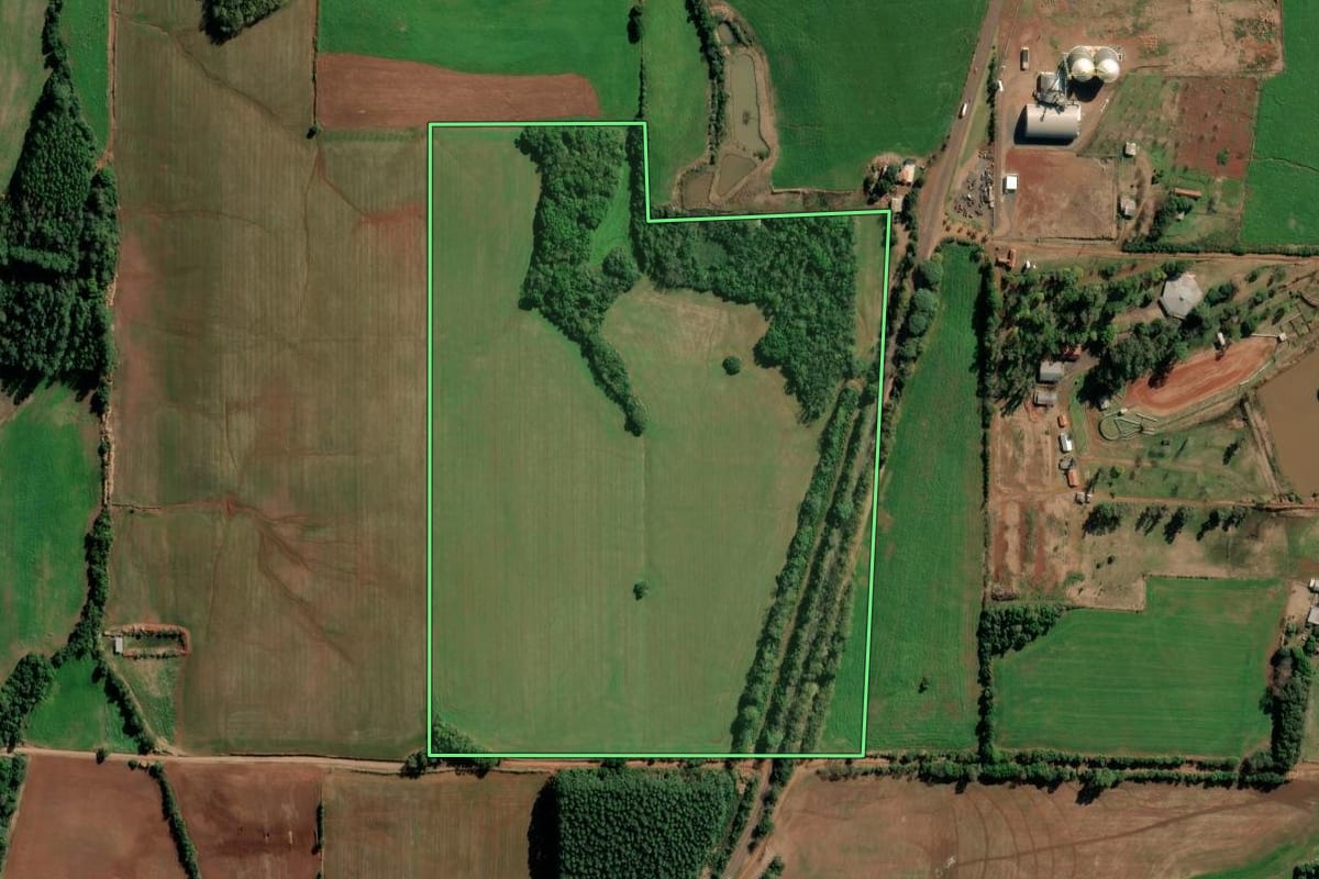 Imagem de satélite do imóvel rural em Augusto Pestana (RS), com o contorno declarado no CAR desenhado por cima.