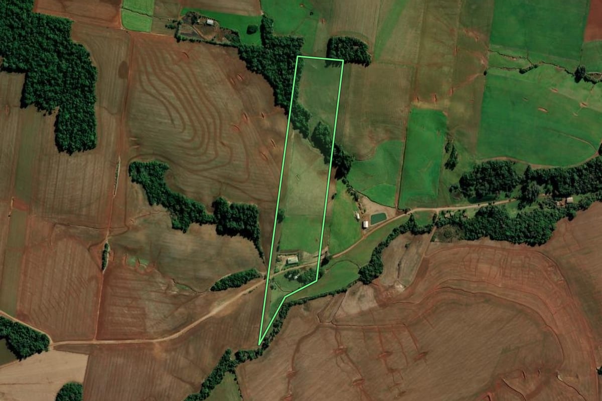 Imagem de satélite do imóvel rural em Augusto Pestana (RS), com o contorno declarado no CAR desenhado por cima.