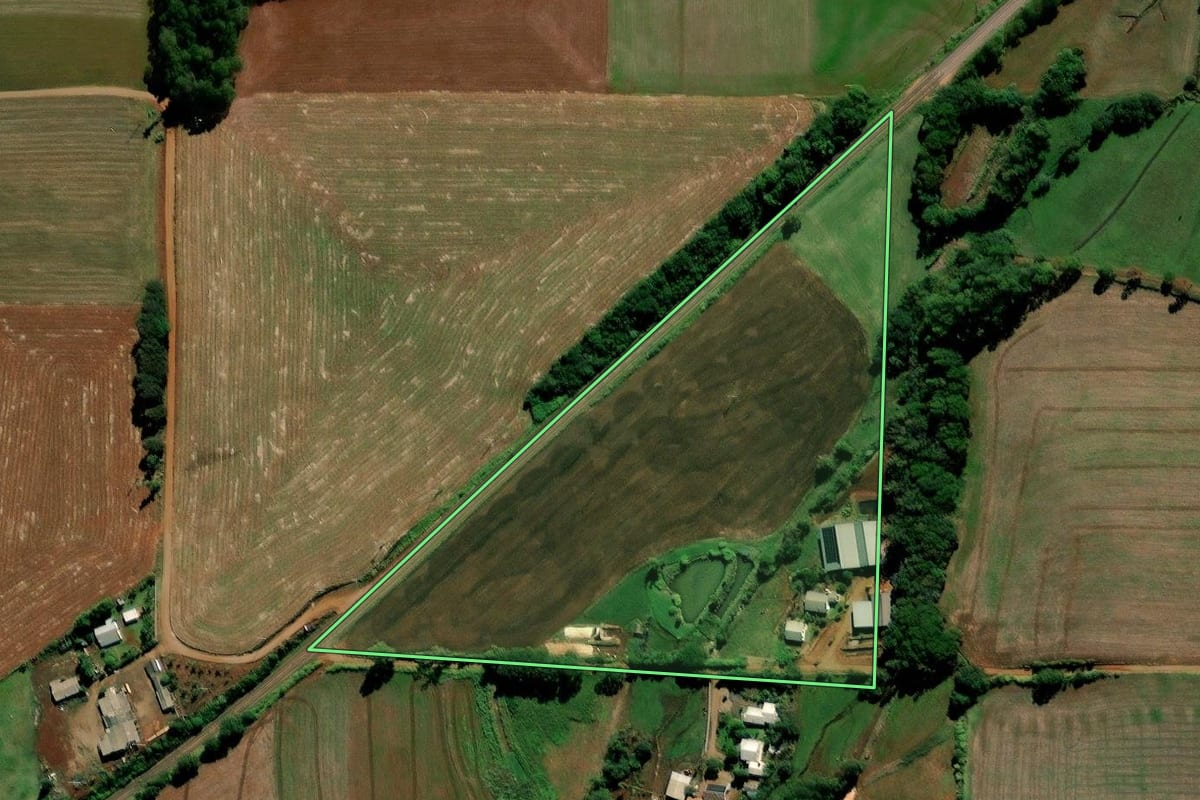 Imagem de satélite do imóvel rural em Augusto Pestana (RS), com o contorno declarado no CAR desenhado por cima.