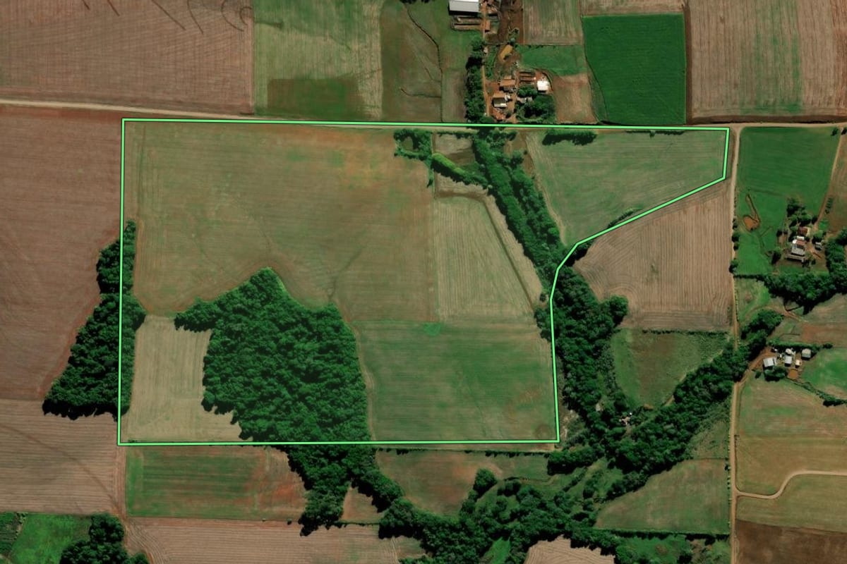 Imagem de satélite do imóvel rural em Augusto Pestana (RS), com o contorno declarado no CAR desenhado por cima.