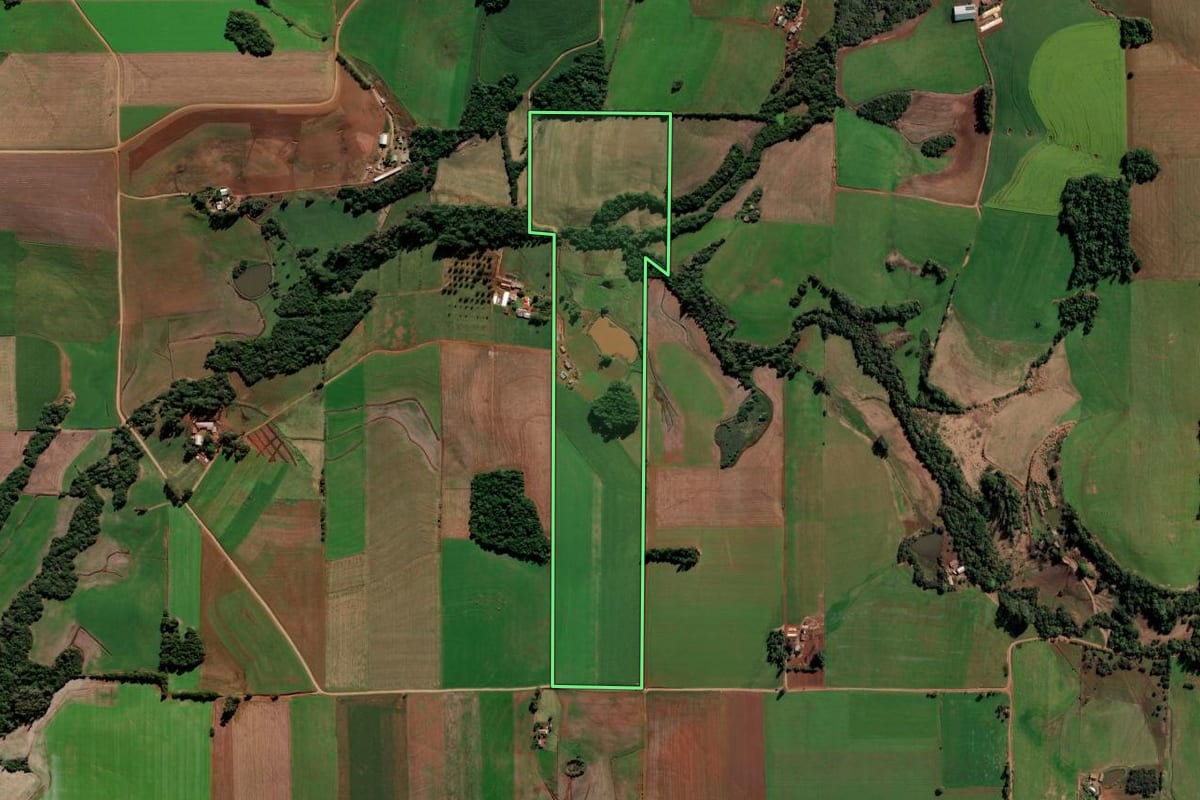 Imagem de satélite do imóvel rural em Augusto Pestana (RS), com o contorno declarado no CAR desenhado por cima.