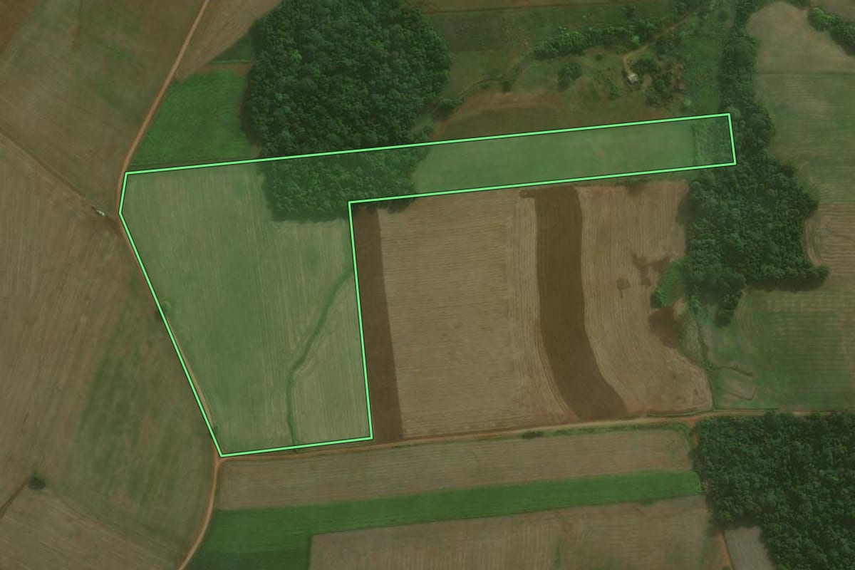 Imagem de satélite do imóvel rural em Augusto Pestana (RS), com o contorno declarado no CAR desenhado por cima.