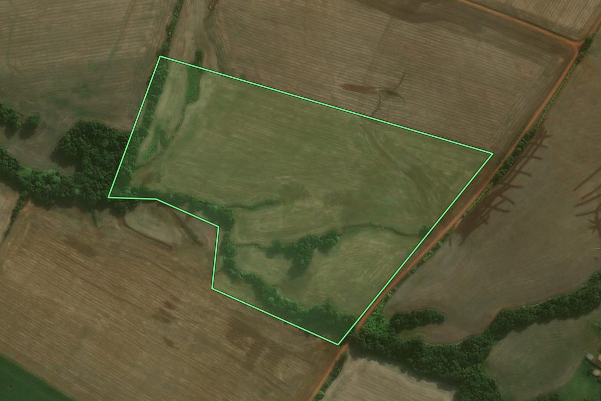 Imagem de satélite do imóvel rural em Augusto Pestana (RS), com o contorno declarado no CAR desenhado por cima.