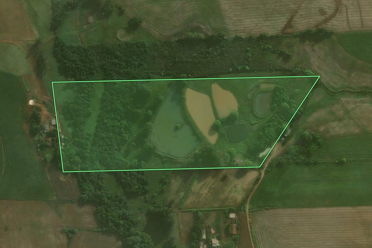 Imagem de satélite do imóvel rural em Augusto Pestana (RS), com o contorno declarado no CAR desenhado por cima.