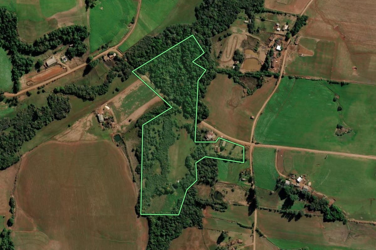 Imagem de satélite do imóvel rural em Augusto Pestana (RS), com o contorno declarado no CAR desenhado por cima.