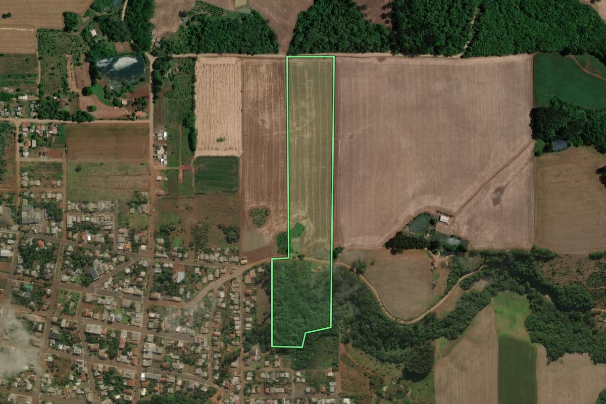 Imagem de satélite do imóvel rural em Áurea (RS), com o contorno declarado no CAR desenhado por cima.