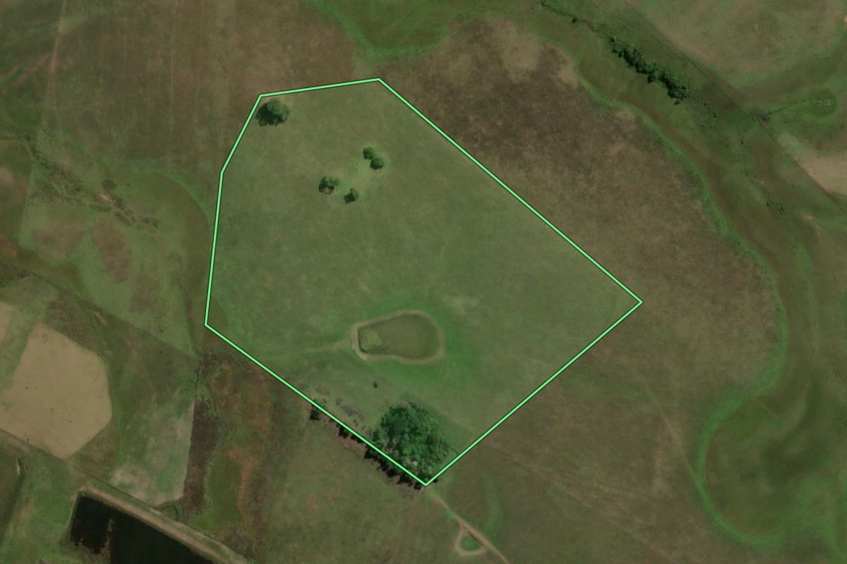 Imagem de satélite do imóvel rural em Bagé (RS), com o contorno declarado no CAR desenhado por cima.