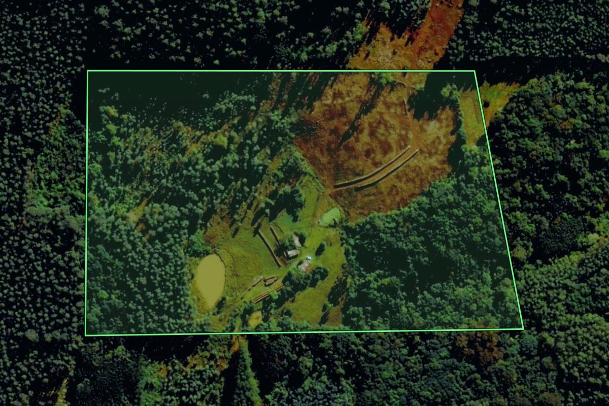 Imagem de satélite do imóvel rural em Barão (RS), com o contorno declarado no CAR desenhado por cima.