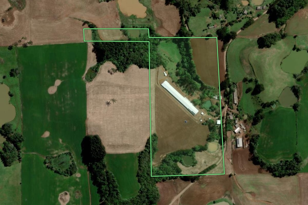 Imagem de satélite do imóvel rural em Barão de Cotegipe (RS), com o contorno declarado no CAR desenhado por cima.
