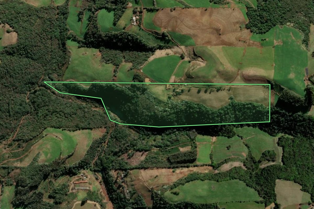 Imagem de satélite do imóvel rural em Barão de Cotegipe (RS), com o contorno declarado no CAR desenhado por cima.