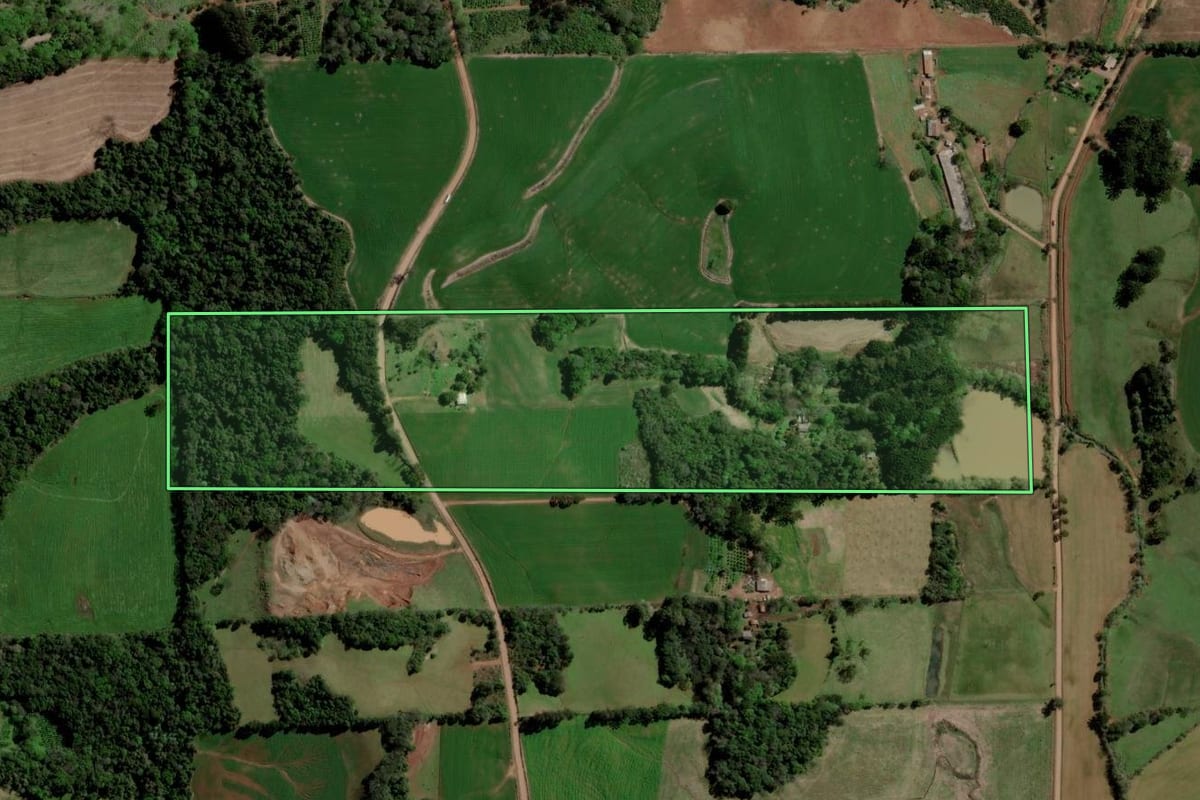 Imagem de satélite do imóvel rural em Barão de Cotegipe (RS), com o contorno declarado no CAR desenhado por cima.