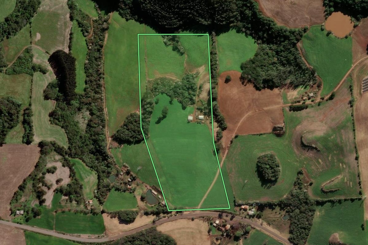 Imagem de satélite do imóvel rural em Barão de Cotegipe (RS), com o contorno declarado no CAR desenhado por cima.