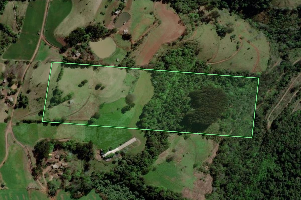 Imagem de satélite do imóvel rural em Barão de Cotegipe (RS), com o contorno declarado no CAR desenhado por cima.