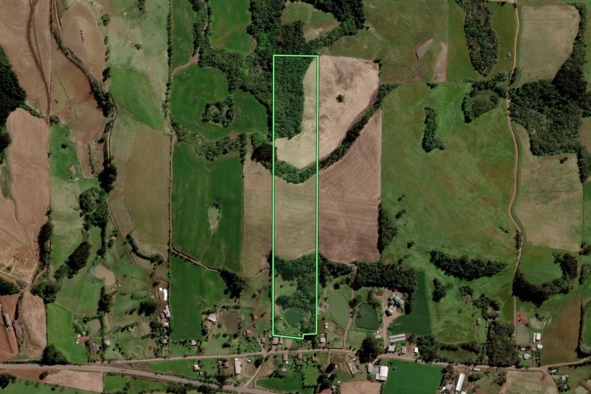 Imagem de satélite do imóvel rural em Barão de Cotegipe (RS), com o contorno declarado no CAR desenhado por cima.