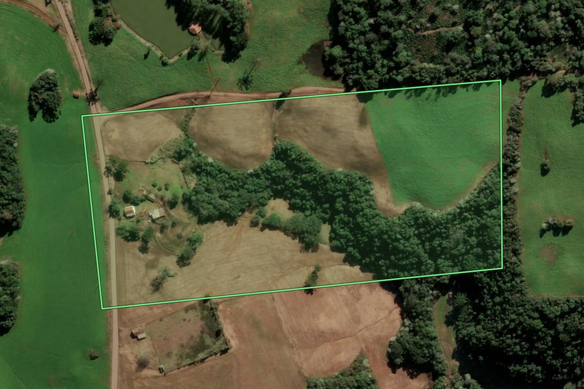 Imagem de satélite do imóvel rural em Barão de Cotegipe (RS), com o contorno declarado no CAR desenhado por cima.