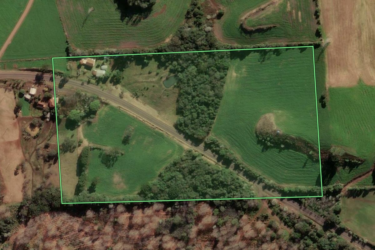 Imagem de satélite do imóvel rural em Barão de Cotegipe (RS), com o contorno declarado no CAR desenhado por cima.