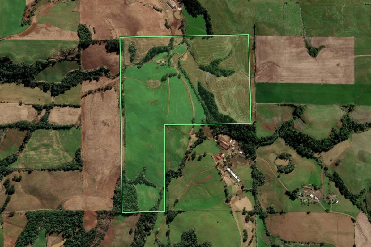 Imagem de satélite do imóvel rural em Barão de Cotegipe (RS), com o contorno declarado no CAR desenhado por cima.