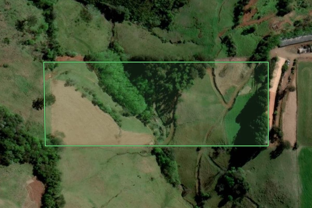 Imagem de satélite do imóvel rural em Barão de Cotegipe (RS), com o contorno declarado no CAR desenhado por cima.