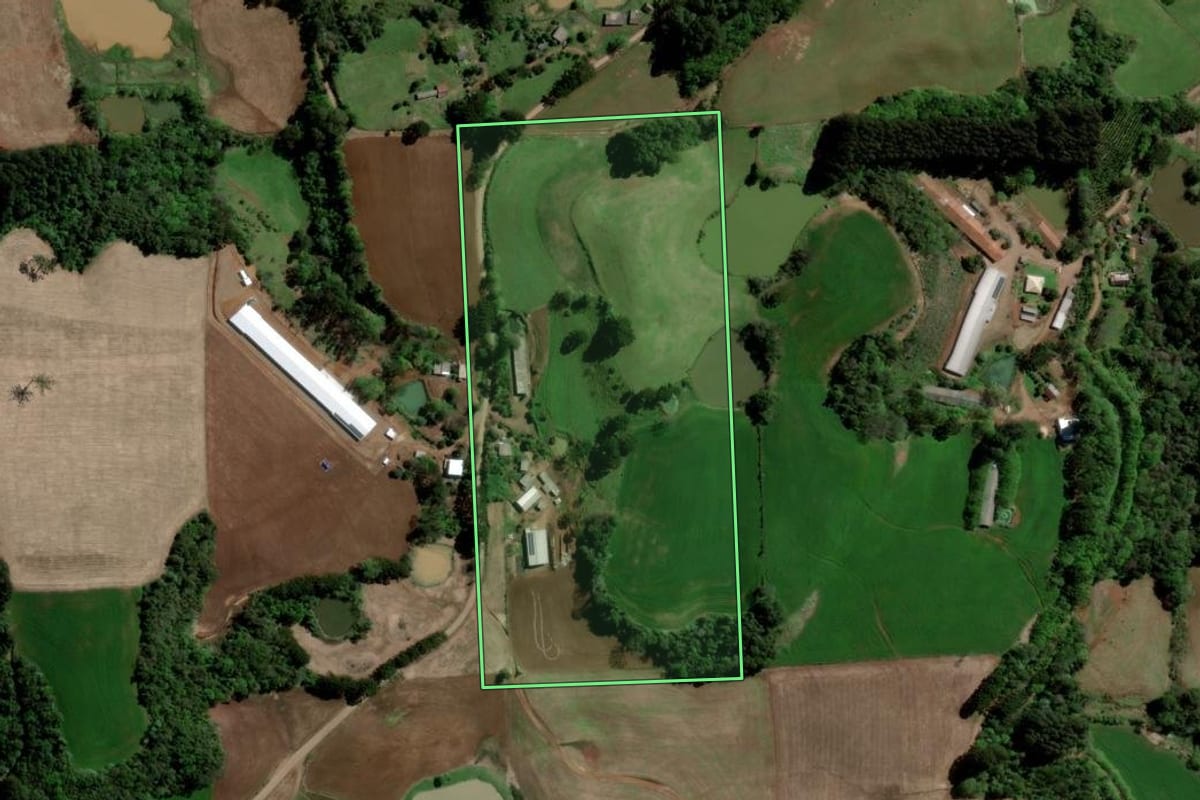 Imagem de satélite do imóvel rural em Barão de Cotegipe (RS), com o contorno declarado no CAR desenhado por cima.