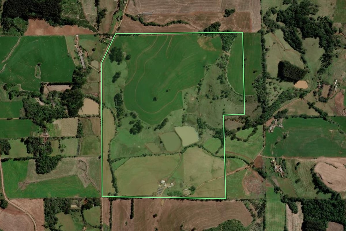Imagem de satélite do imóvel rural em Barão de Cotegipe (RS), com o contorno declarado no CAR desenhado por cima.