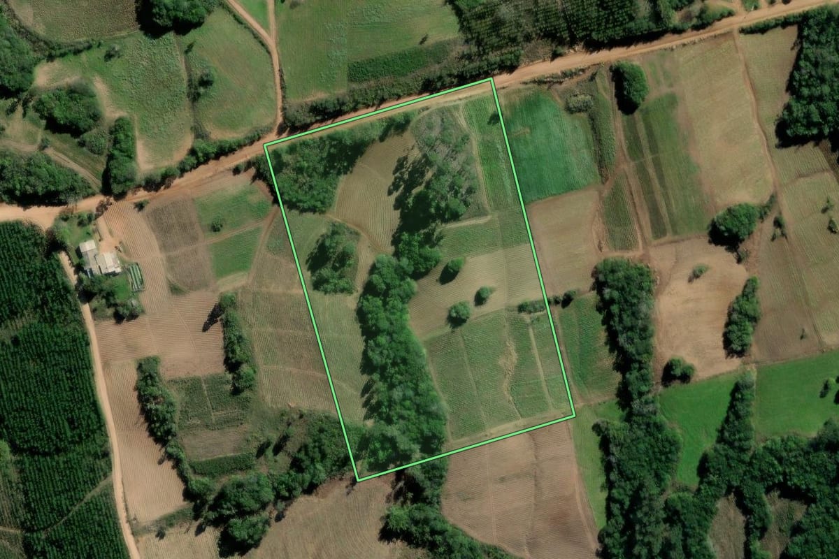 Imagem de satélite do imóvel rural em Barão do Triunfo (RS), com o contorno declarado no CAR desenhado por cima.