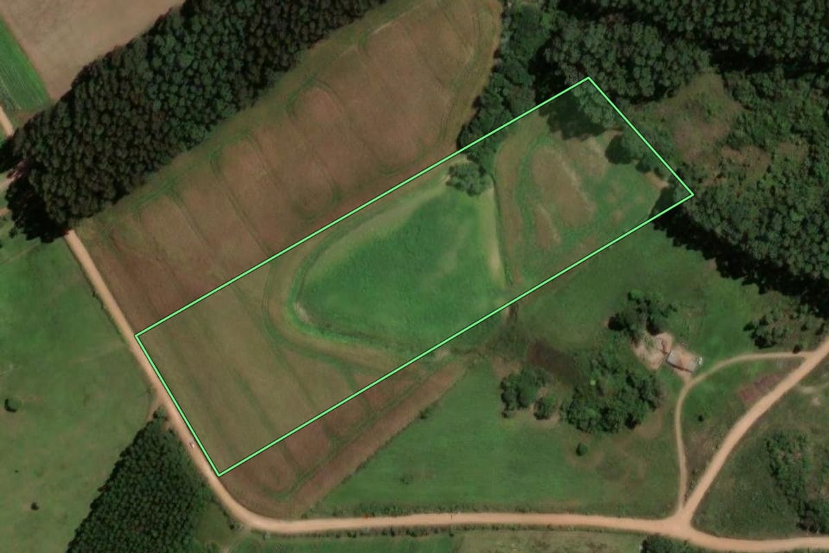 Imagem de satélite do imóvel rural em Barão do Triunfo (RS), com o contorno declarado no CAR desenhado por cima.