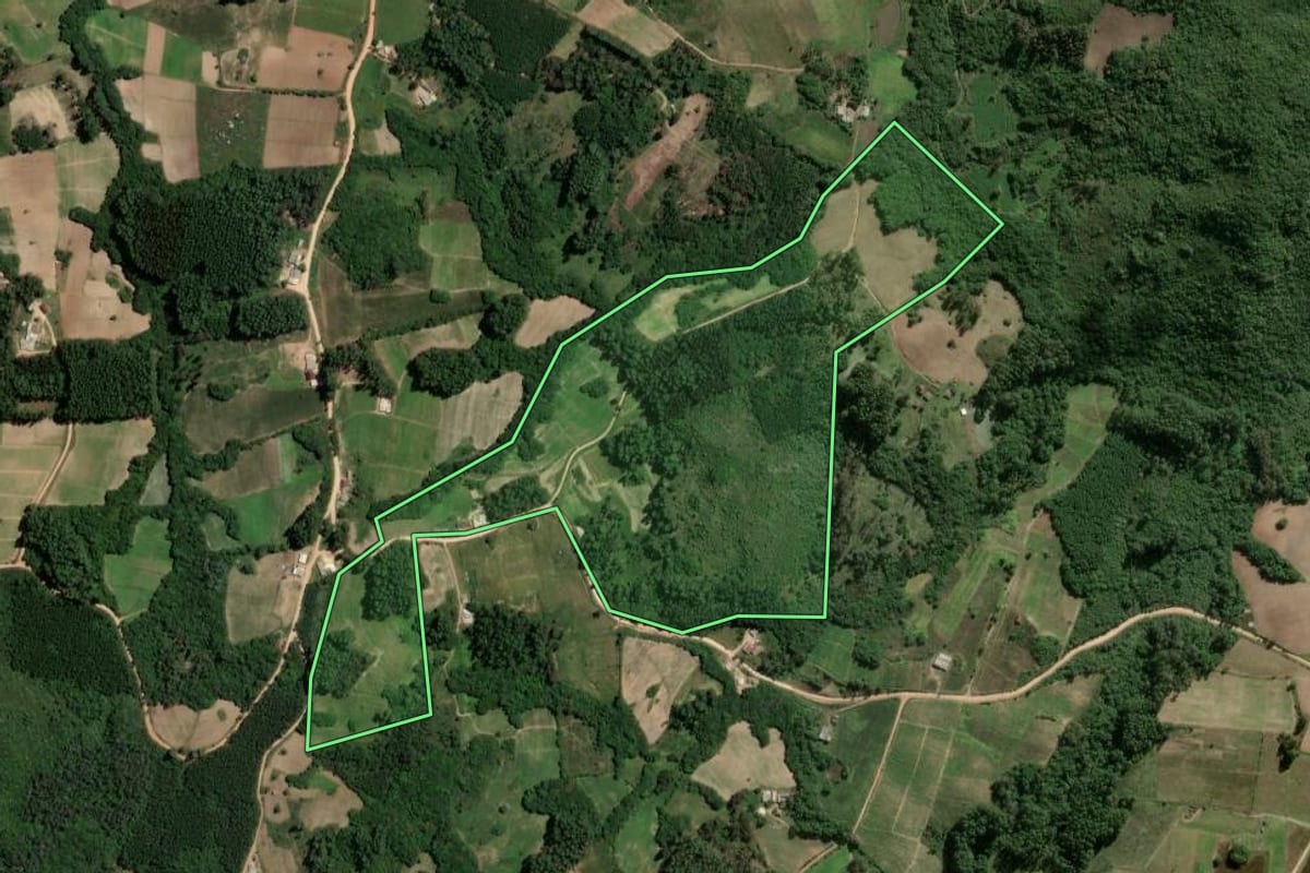 Imagem de satélite do imóvel rural em Barão do Triunfo (RS), com o contorno declarado no CAR desenhado por cima.