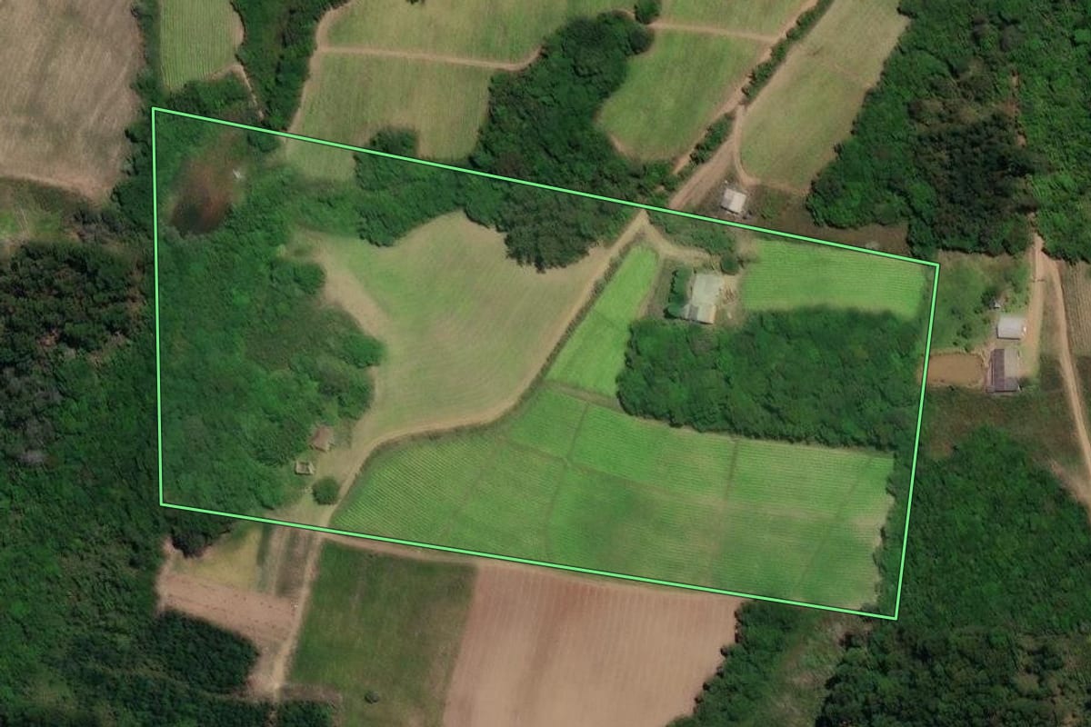 Imagem de satélite do imóvel rural em Barão do Triunfo (RS), com o contorno declarado no CAR desenhado por cima.