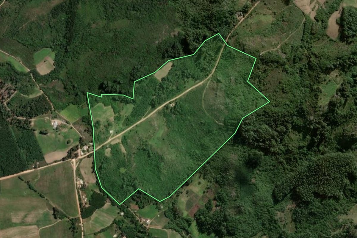 Imagem de satélite do imóvel rural em Barão do Triunfo (RS), com o contorno declarado no CAR desenhado por cima.
