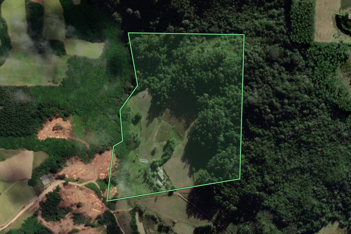 Imagem de satélite do imóvel rural em Barão do Triunfo (RS), com o contorno declarado no CAR desenhado por cima.