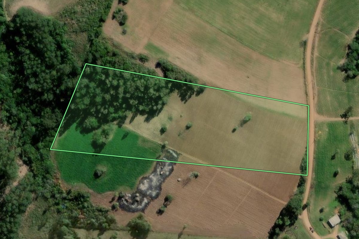Imagem de satélite do imóvel rural em Barão do Triunfo (RS), com o contorno declarado no CAR desenhado por cima.