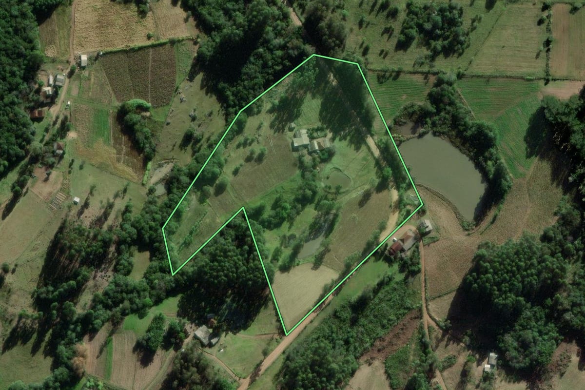 Imagem de satélite do imóvel rural em Barão do Triunfo (RS), com o contorno declarado no CAR desenhado por cima.