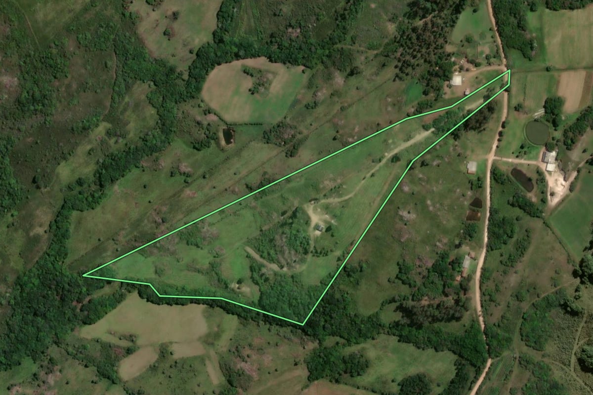 Imagem de satélite do imóvel rural em Barão do Triunfo (RS), com o contorno declarado no CAR desenhado por cima.