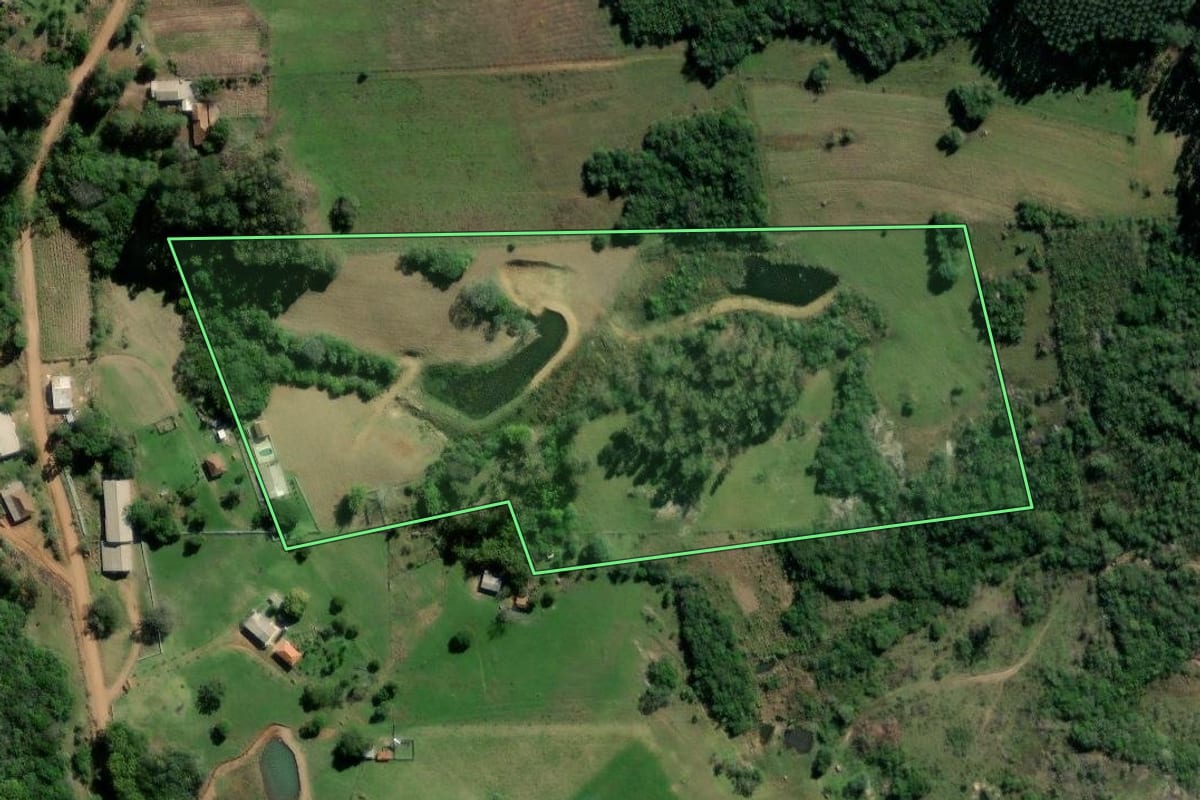 Imagem de satélite do imóvel rural em Barão do Triunfo (RS), com o contorno declarado no CAR desenhado por cima.