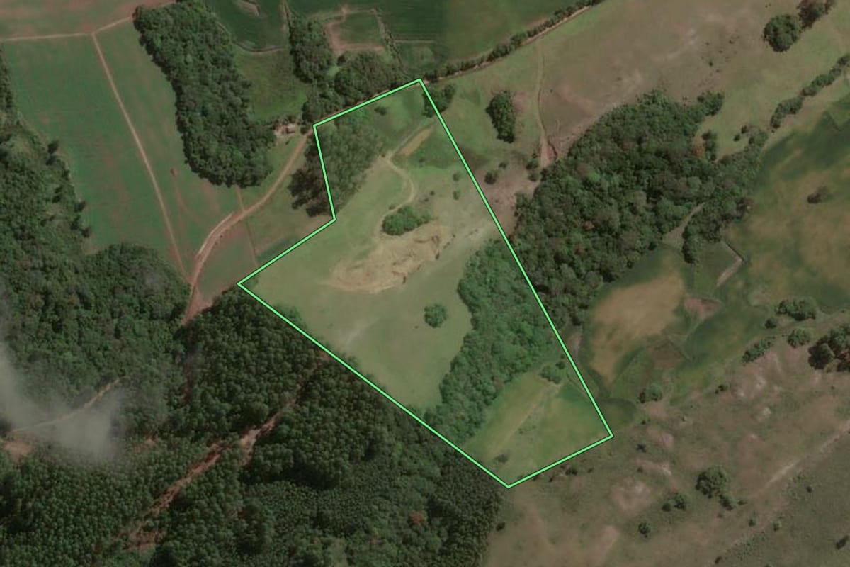 Imagem de satélite do imóvel rural em Barão do Triunfo (RS), com o contorno declarado no CAR desenhado por cima.