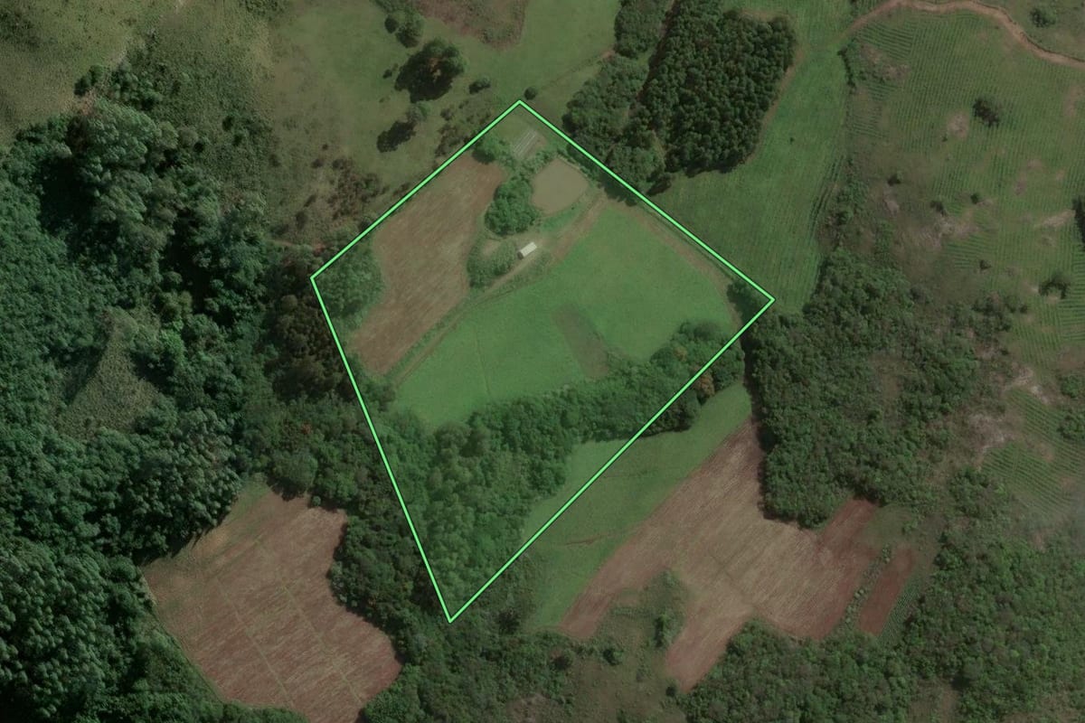 Imagem de satélite do imóvel rural em Barão do Triunfo (RS), com o contorno declarado no CAR desenhado por cima.