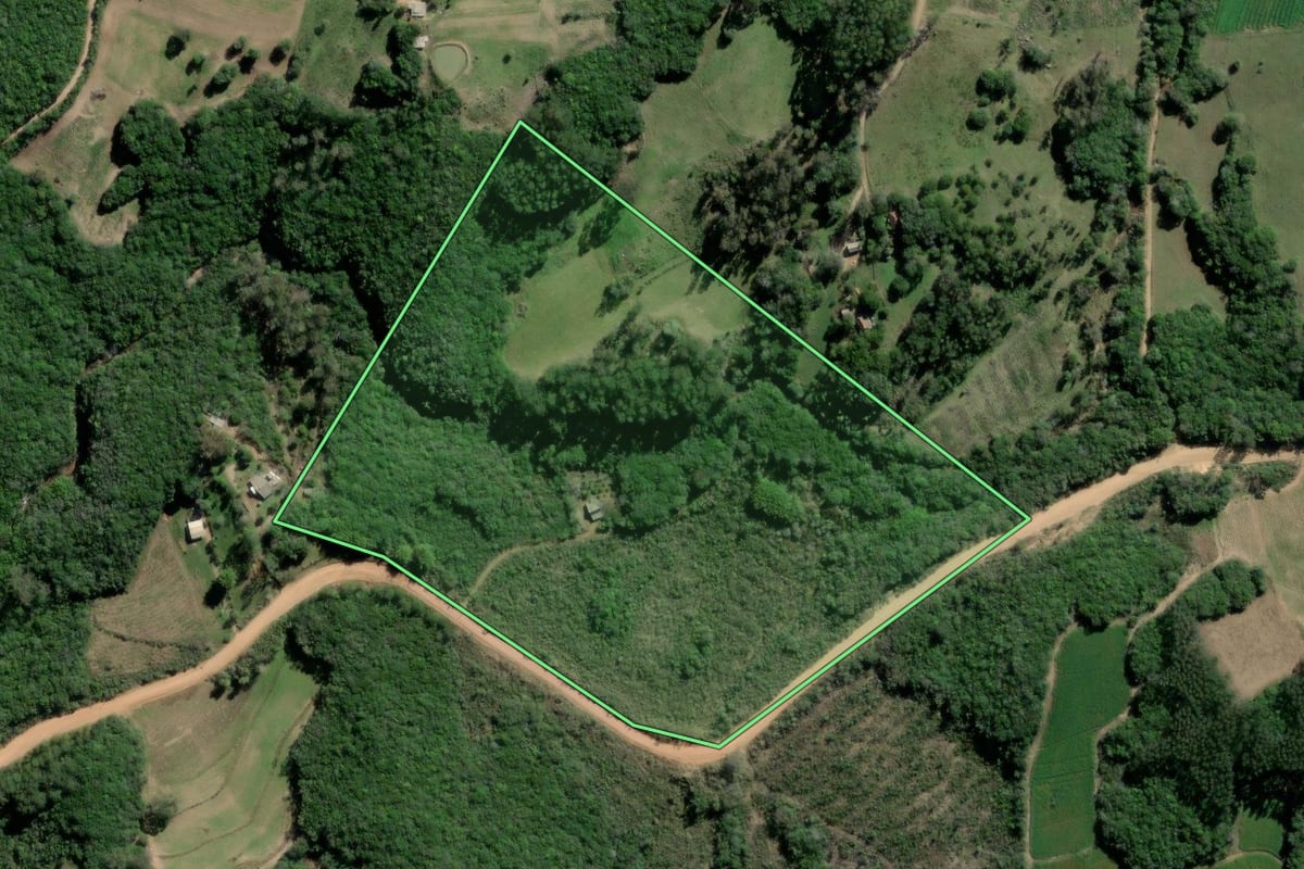 Imagem de satélite do imóvel rural em Barão do Triunfo (RS), com o contorno declarado no CAR desenhado por cima.