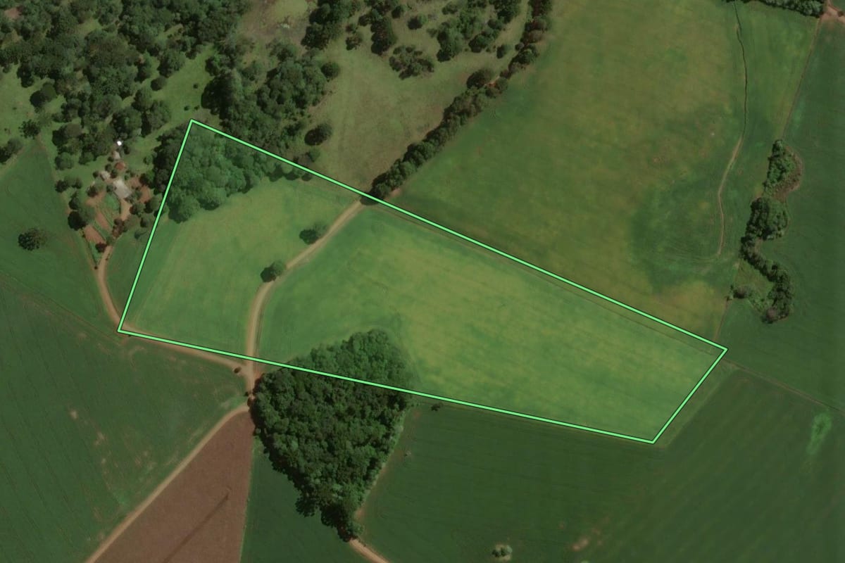 Imagem de satélite do imóvel rural em Barracão (RS), com o contorno declarado no CAR desenhado por cima.